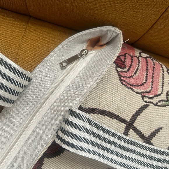 Hello Kitty Zipper Large Tote Bag - Picture 6 of 6